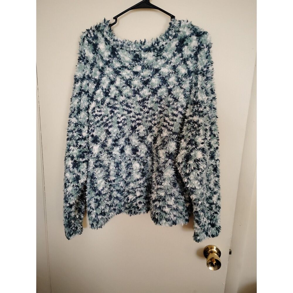 Forever 21+ Fuzzy Sweater, Green shades and White size 3X